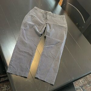 GAP women’s khaki slim city size 6R; navy with white design